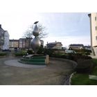 La escultura Avelinda, obra del escultor Manuel Patinha, ha sido emplazada en la Plaza de Fernando Yáñez de Narón.