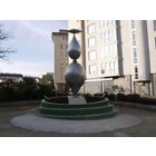 La escultura Avelinda, obra del escultor Manuel Patinha, ha sido emplazada en la Plaza de Fernando Yáñez de Narón.