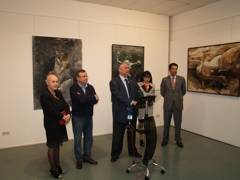 Inauguración de la muestra de pinturas de Beatriz Seijo. De izq. a dch. Rocio Bértoa, concejala de cultura de Fene, Gumersindo Galego, alcalde de Fene, Angel del Real, presidente de la Autoridad Portuaria de Ferrol, la pintora Beatriz Seijo y el director de la Autoridad Portuaria de Ferrol.